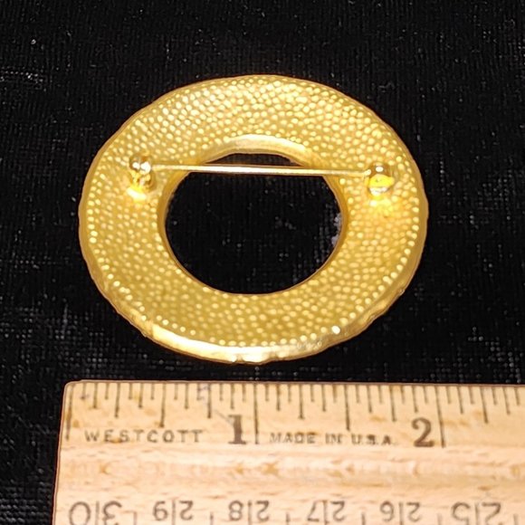 Vintage Circular Brooch with Abstract Design - Gold Tone Metal - Picture 4 of 4